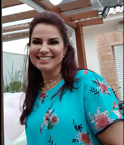 Toda vez que vejo uma publicação da Andrea no Facebook ou mesmo um comentário, diga-se de passagem, sempre doces, gentis e incentivadores, lembro-me da época em que estudamos juntas.ð¸